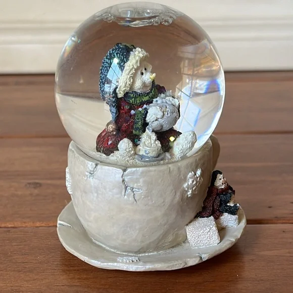 BOYDS BEARS & FRIENDS Miniature Snow Woman with Penguin Snow Globe - Picture 10 of 11